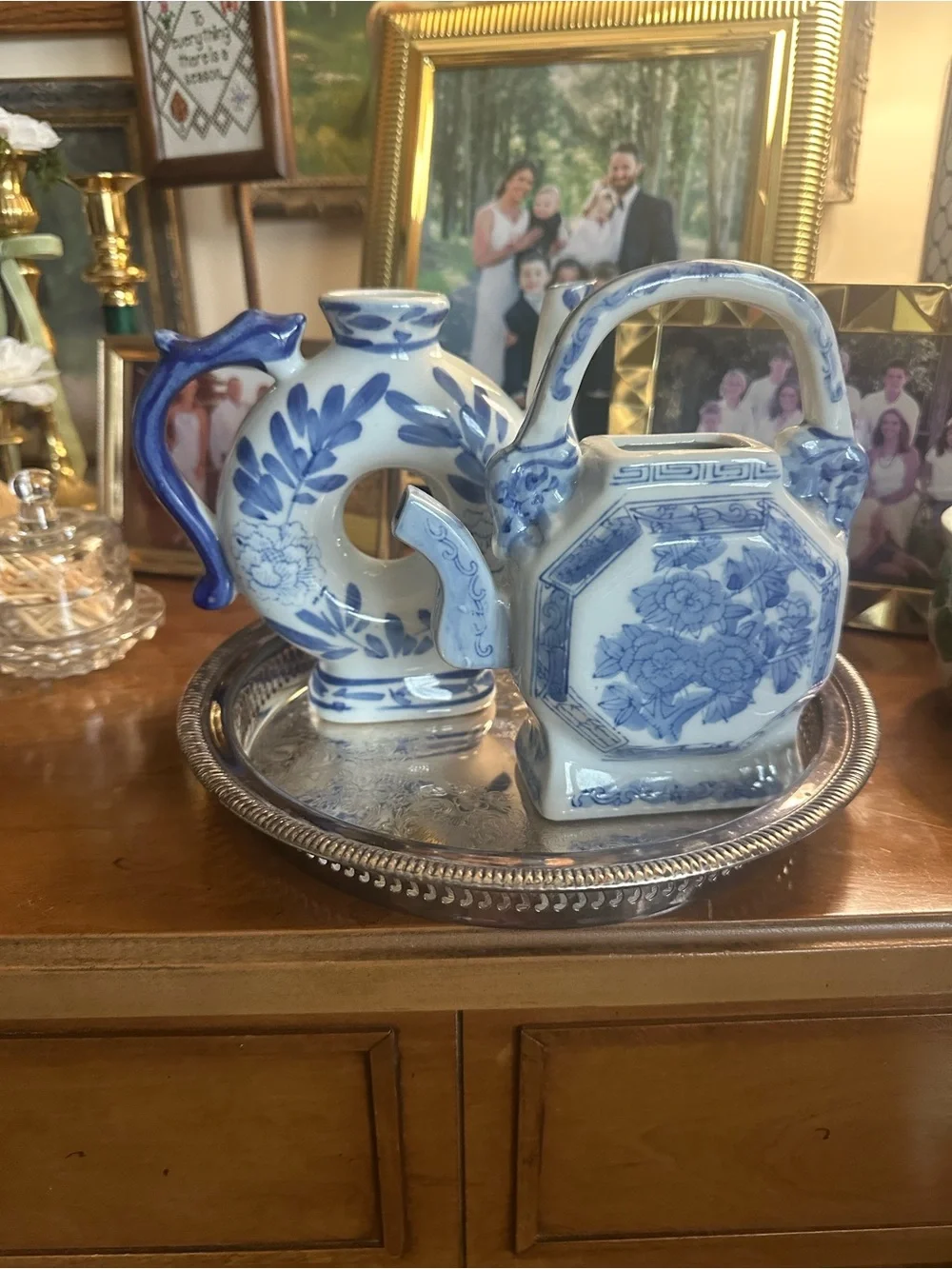 Set of 2 Vintage Chinese Porcelain Teapots.